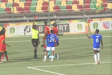  طرد ثنائي الهلال ضد المريخ وحالة إغماء.. ديربي السودان يشتعل في الدوري الموريتاني